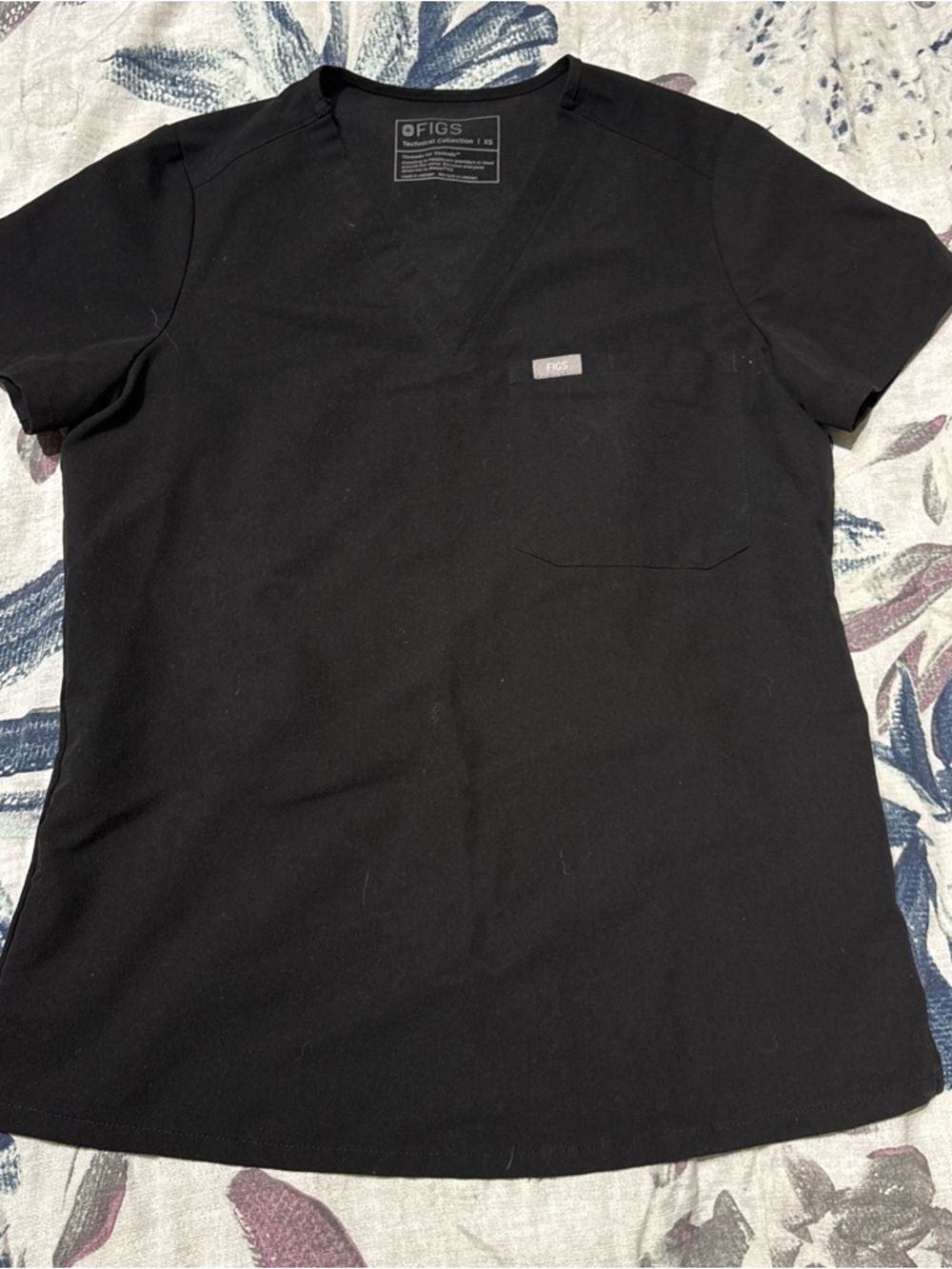 FIGS Black V-neck Scrub Top Xs